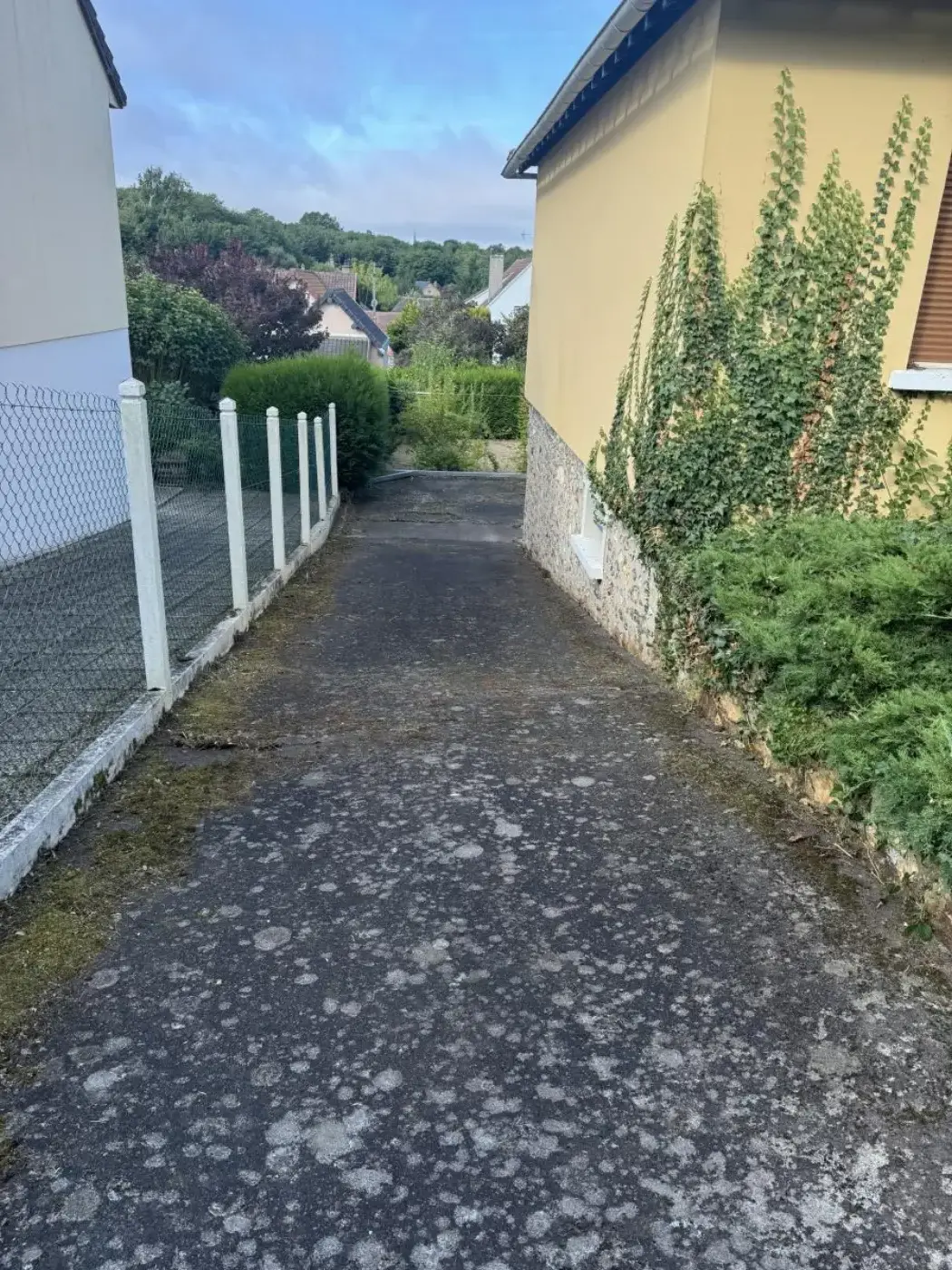 Allée et aménagement extérieur réalisés par Nature Élagage en Eure-et-Loir